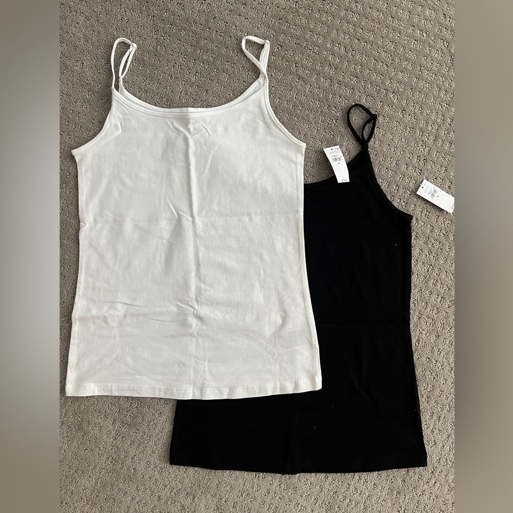Gap Women’s Size Medium Basic Cami in Black and White